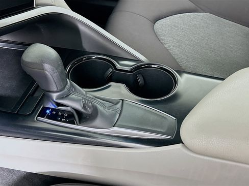 Used 2018 Toyota Camry LE image 24