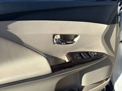 Used 2011 Toyota Venza image 13