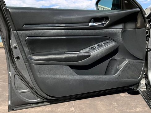 Used 2024 Nissan Altima 2.5 SV FWD image 21