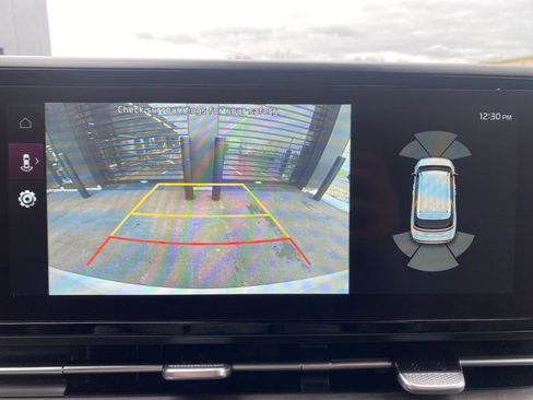 Used 2023 Kia Carnival EX image 21