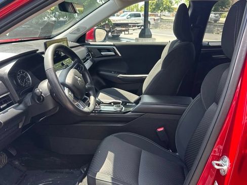 Used 2025 Mitsubishi Outlander ES AWD/4WD image 14