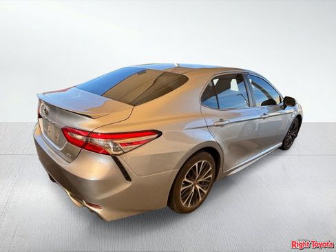 Certified 2018 Toyota Camry SE FWD image 4