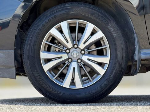 Used 2017 Nissan Pathfinder SV image 30