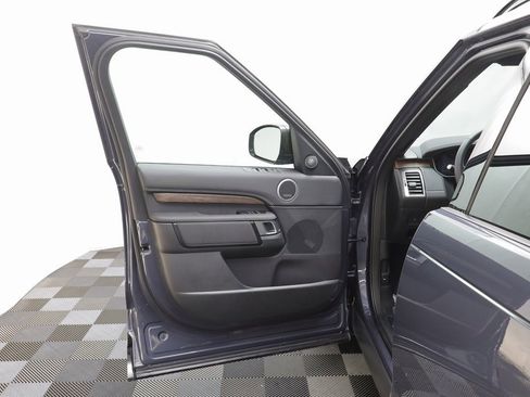 Used 2024 Land Rover Discovery Dynamic SE image 5