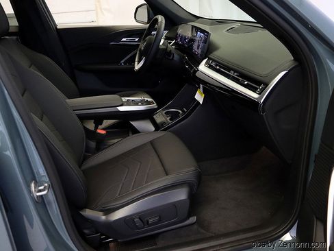 Used 2025 BMW X1 xDrive28i w/ Technology Package image 34