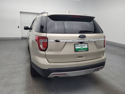 Used 2017 Ford Explorer XLT w/ Equipment Group 202A FWD image 6