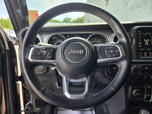 Used 2021 Jeep Gladiator Overland AWD/4WD image 19