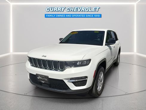 Used 2023 Jeep Grand Cherokee Limited AWD/4WD image 3