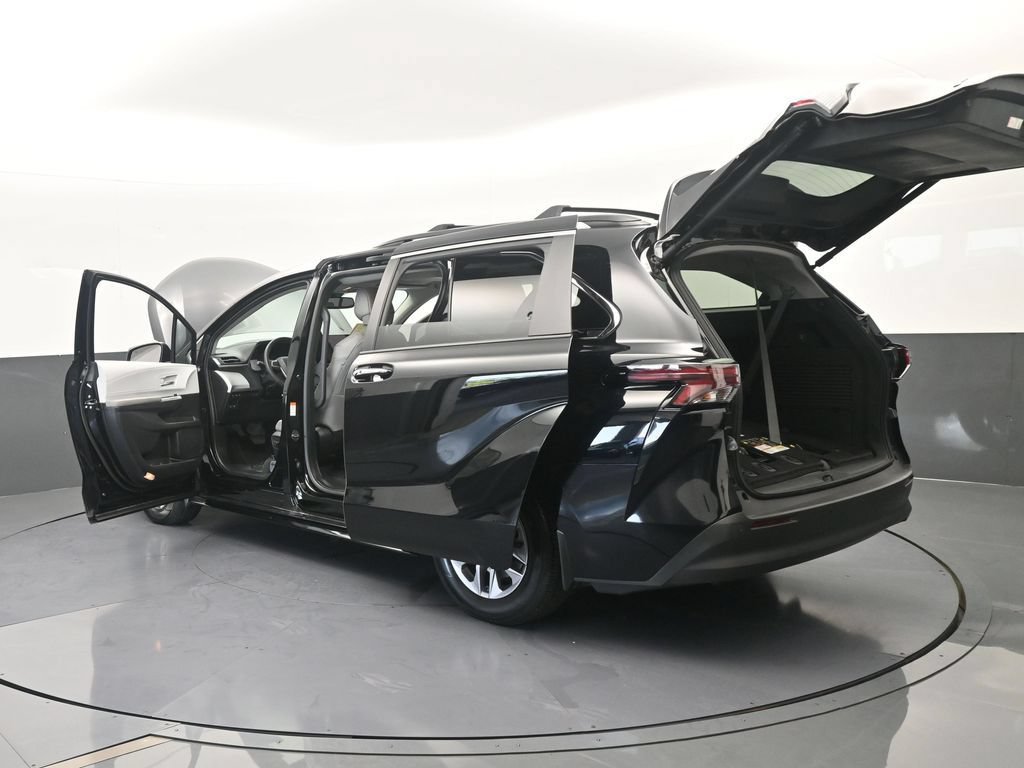 Used 2025 Toyota Sienna XLE w/ XLE Plus Package FWD image 79