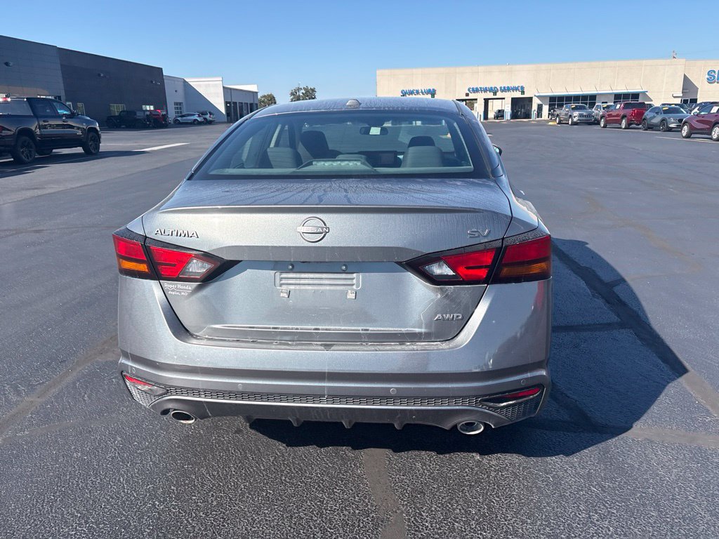 Used 2023 Nissan Altima 2.5 SV w/ SV Premium Package AWD/4WD image 14