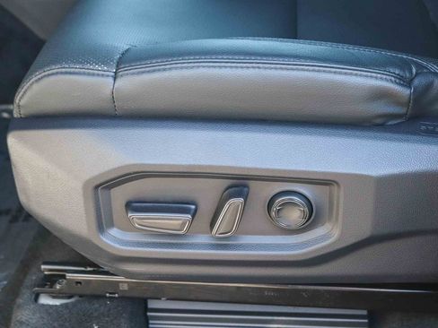 Used 2025 Toyota Tundra Limited AWD/4WD image 23