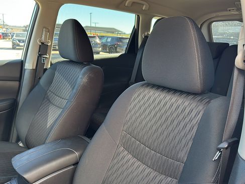 Used 2020 Nissan Rogue SV image 14