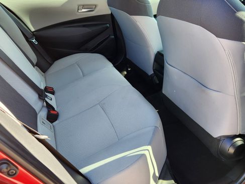 Used 2020 Toyota Corolla LE image 9