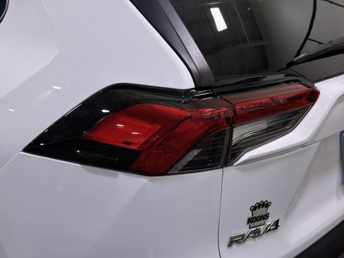 Used 2021 Toyota RAV4 LE FWD image 17