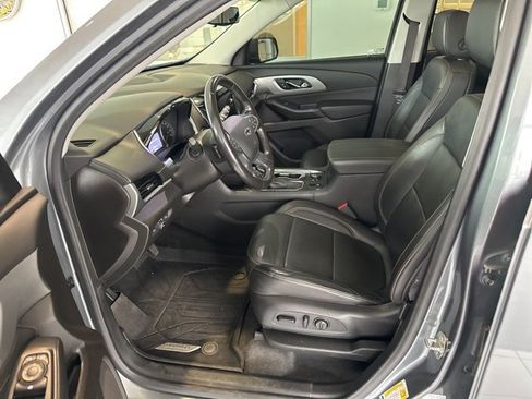 Used 2021 Chevrolet Traverse RS image 8