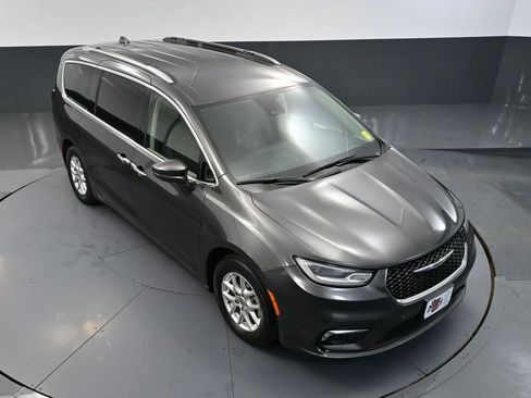 Used 2021 Chrysler Pacifica Touring-L image 58