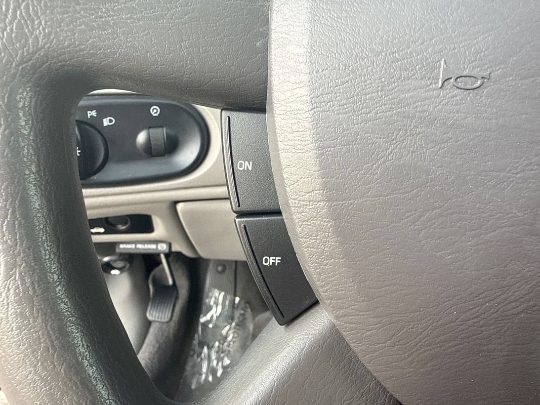 Used 2005 Ford Taurus SE FWD image 23