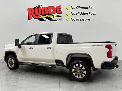 Used 2022 Chevrolet Silverado 2500 Custom w/ Custom Value Package AWD/4WD image 4
