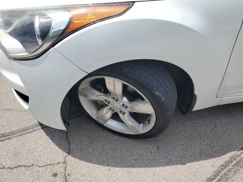 Used 2015 Hyundai Veloster image 12