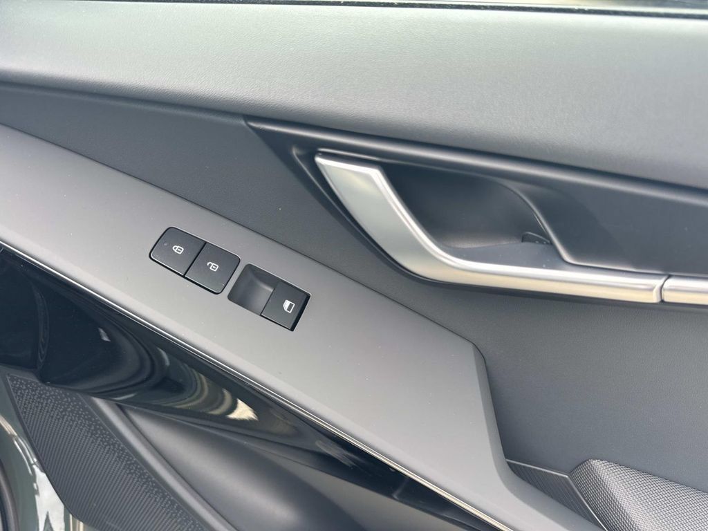 New 2026 Kia Niro Wind FWD image 16