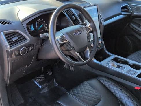 Used 2024 Ford Edge Titanium image 10