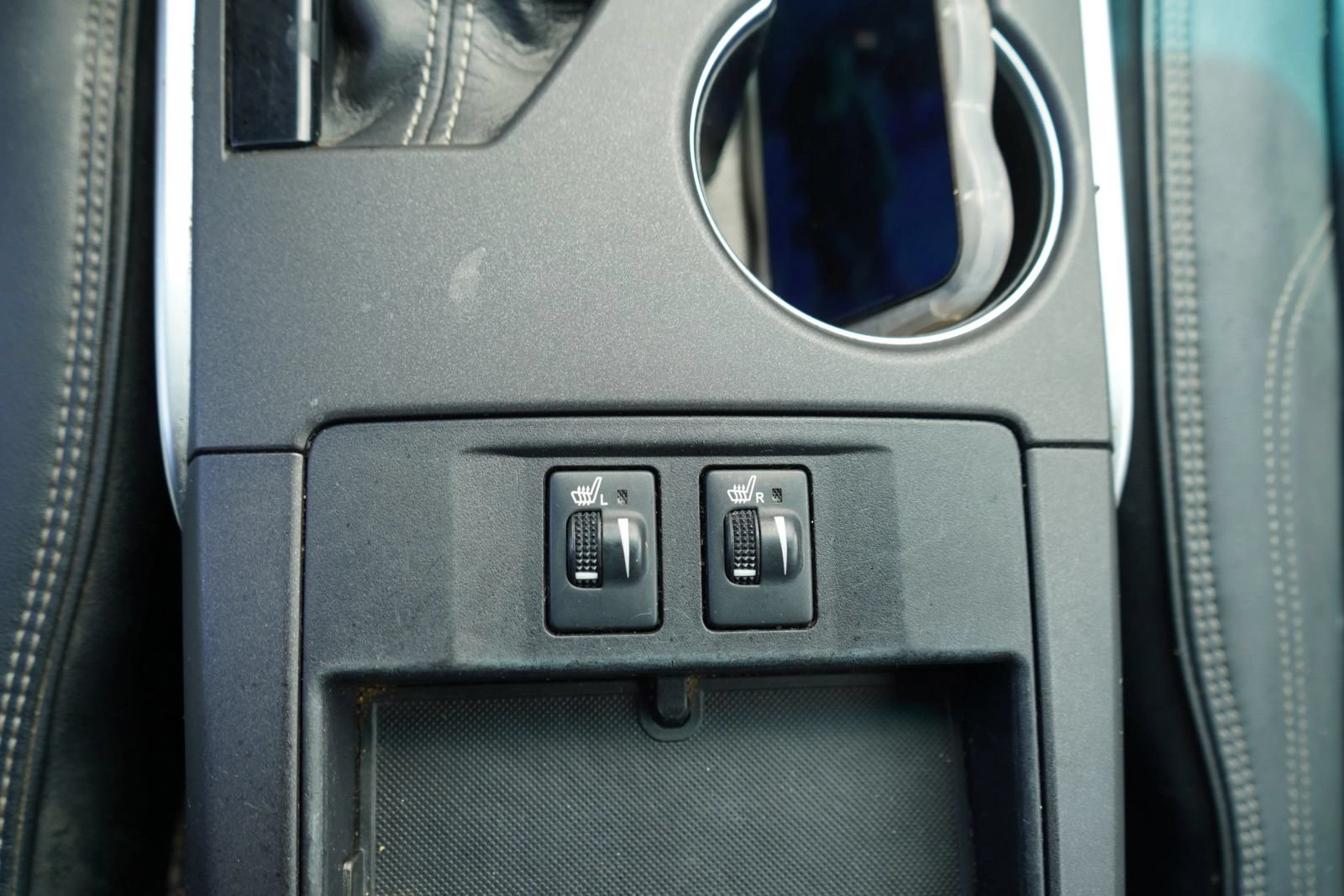 Used 2016 Toyota Camry XLE FWD image 12