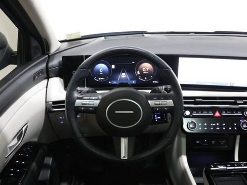 Used 2025 Hyundai Tucson Limited AWD/4WD image 12