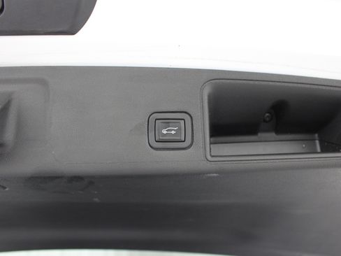 Used 2023 GMC Terrain SLT AWD/4WD image 23