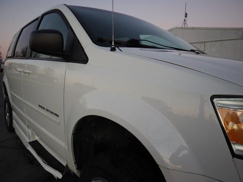 Used 2010 Dodge Grand Caravan SE w/ Climate Group image 18