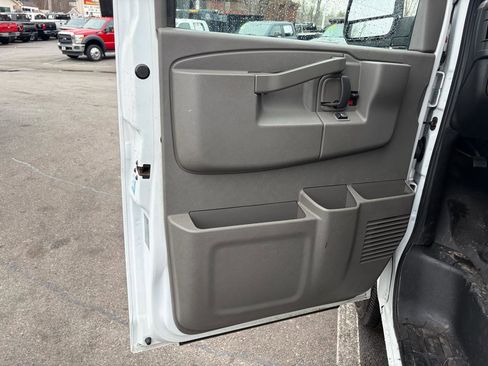 Used 2019 Chevrolet Express 3500 w/ Power Convenience Package RWD image 17