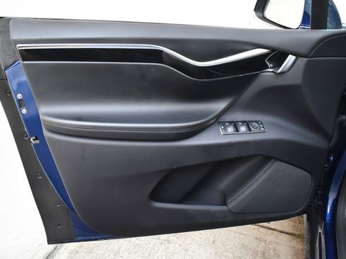 Used 2018 Tesla Model X 75D image 20