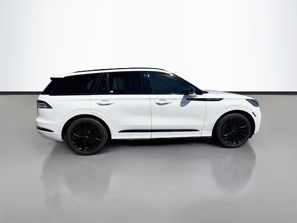 Used 2025 Lincoln Aviator Reserve w/ Luxury Package RWD image 4