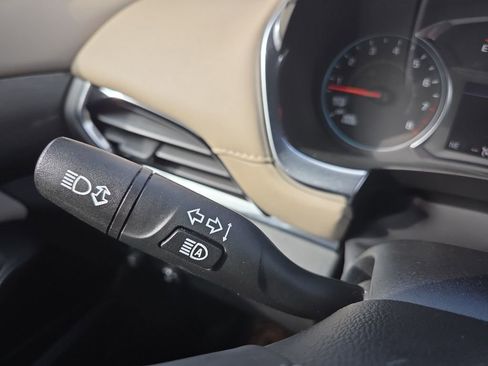 Used 2023 Chevrolet Traverse LT FWD image 22
