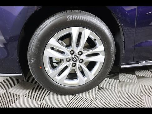 Used 2025 Toyota Sienna Limited AWD/4WD image 32