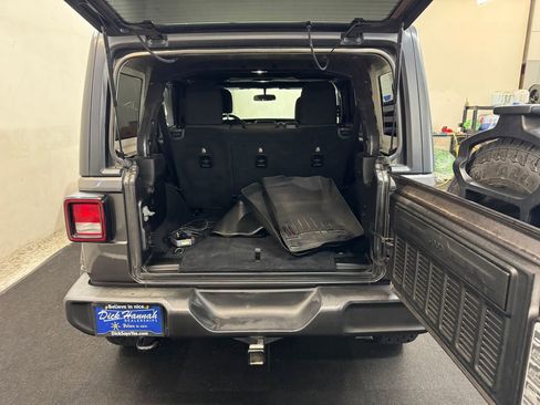 Used 2018 Jeep Wrangler Unlimited Sport AWD/4WD image 6