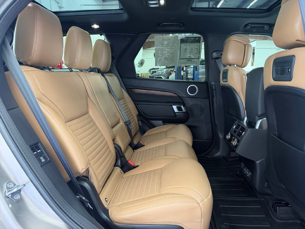 Used 2023 Land Rover Discovery HSE R-Dynamic AWD/4WD image 35