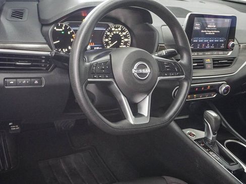 Used 2024 Nissan Altima 2.5 SV image 5