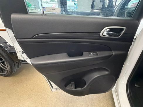 Used 2021 Jeep Grand Cherokee Laredo X AWD/4WD image 28