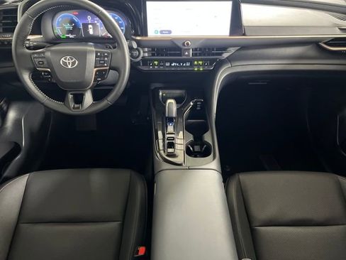 Used 2025 Toyota Crown Signia image 2