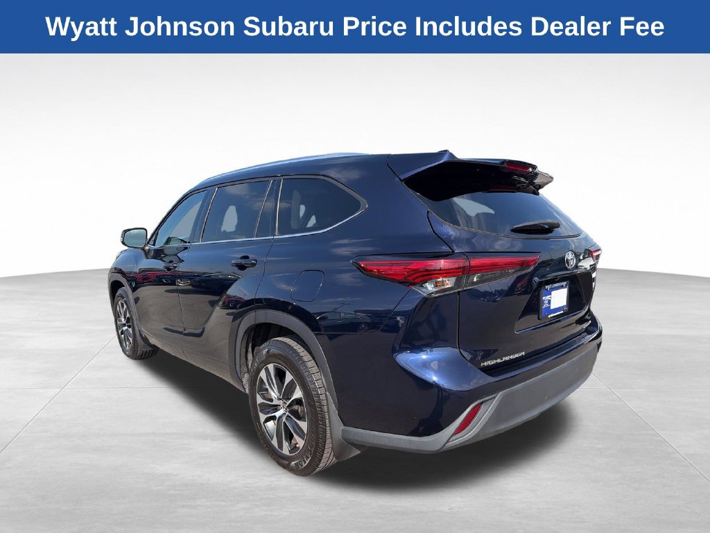 Used 2021 Toyota Highlander XLE AWD/4WD image 7