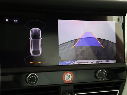 Used 2025 Porsche Macan image 36