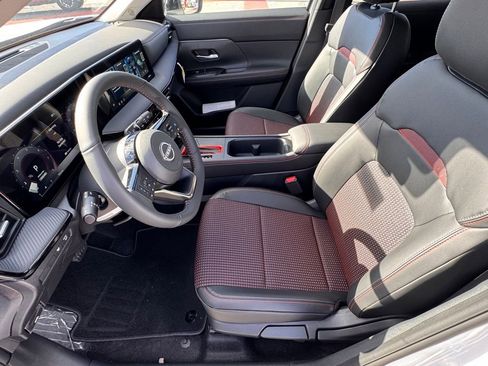 New 2026 Nissan Kicks SR image 9