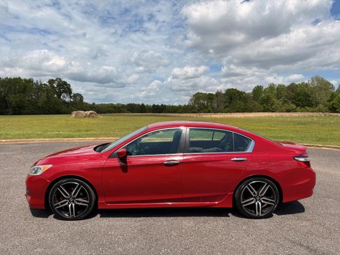 Used 2017 Honda Accord Sport image 2