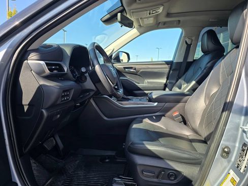 Used 2021 Toyota Highlander Platinum AWD/4WD image 12