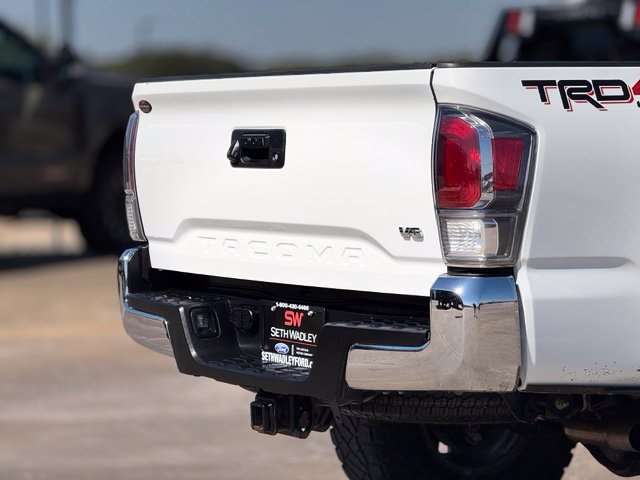 Used 2022 Toyota Tacoma TRD Off-Road AWD/4WD image 14