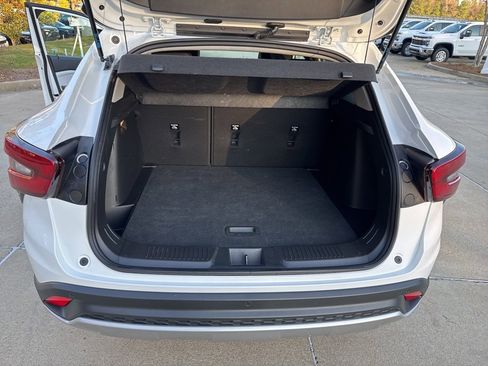 Used 2025 Chevrolet Trax LT w/ Driver Confidence Package image 5