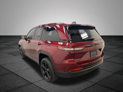 Used 2023 Jeep Grand Cherokee Altitude AWD/4WD image 4