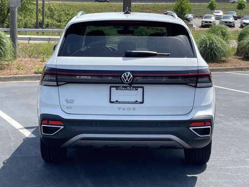 Used 2025 Volkswagen Taos SE w/ Black Wheel Package FWD image 6