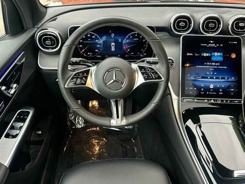 Used 2025 Mercedes-Benz GLC 300 image 17