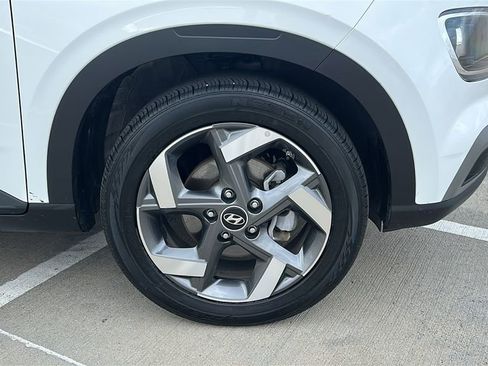 Certified 2025 Hyundai Venue SEL image 15